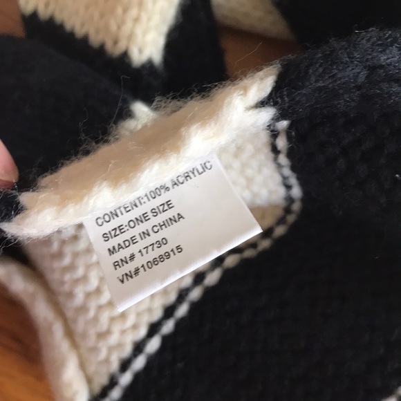 BUNDLE: Steve Madden black gloves & Target scarf - Picture 11 of 13